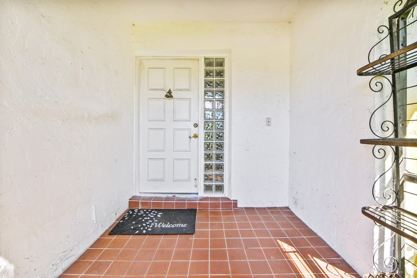 Welcome to this spacious home in the desirable Knob Hill - photo 5