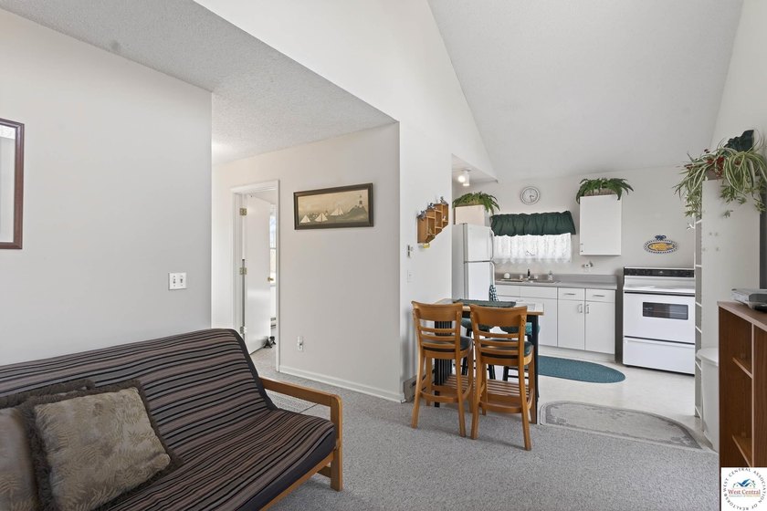 Lake of the Ozarks retreat located in the desirable Keithley's - photo 15