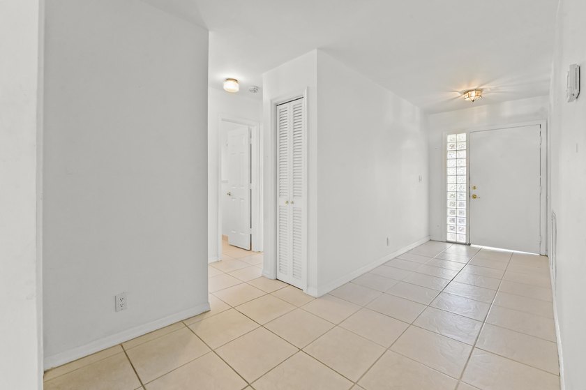 Welcome to this spacious home in the desirable Knob Hill - photo 6