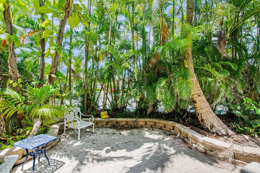 This Gorgeous Townhome is located between the ocean and - photo 16