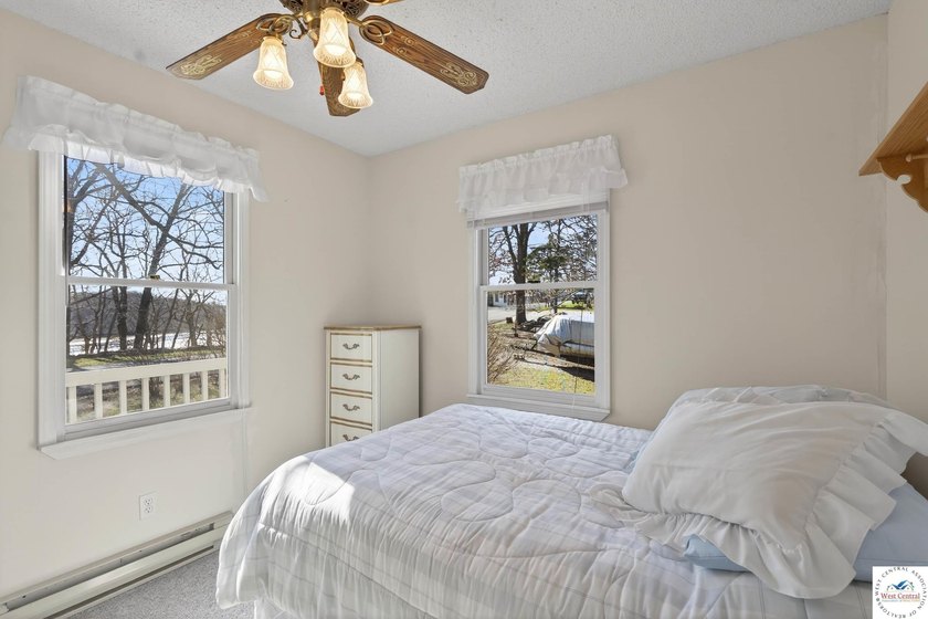 Lake of the Ozarks retreat located in the desirable Keithley's - photo 16
