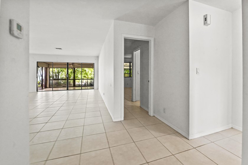 Welcome to this spacious home in the desirable Knob Hill - photo 7