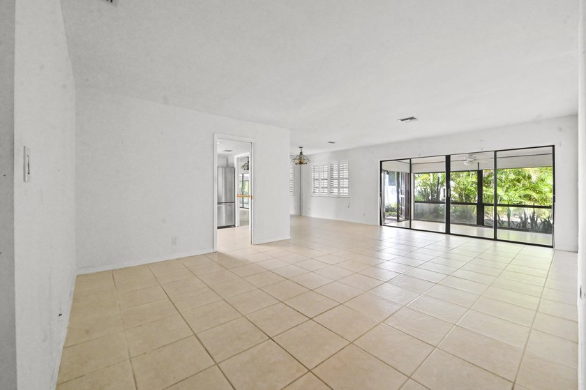 Welcome to this spacious home in the desirable Knob Hill - photo 8