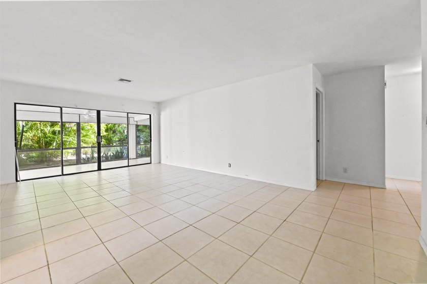 Welcome to this spacious home in the desirable Knob Hill - photo 9