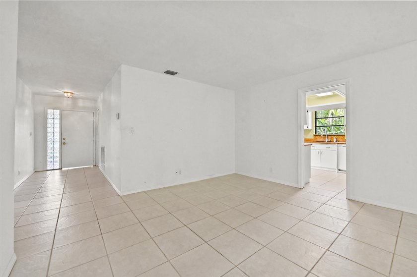 Welcome to this spacious home in the desirable Knob Hill - photo 10