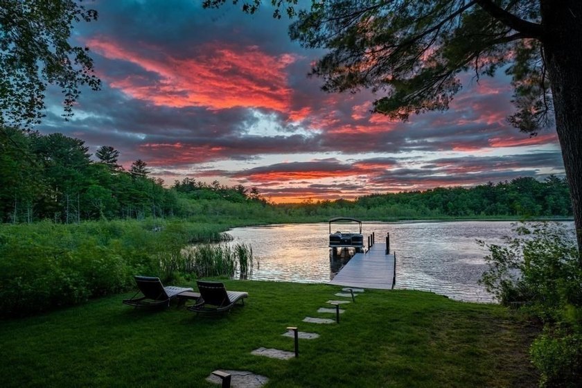 OFFER DEADLINE: 5 PM MONDAY, JUNE 8 - Lakefront living at its - photo 2