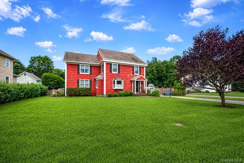 Circa 1921, this charming and thoughtfully updated 4-bedroom, 2 - photo 3
