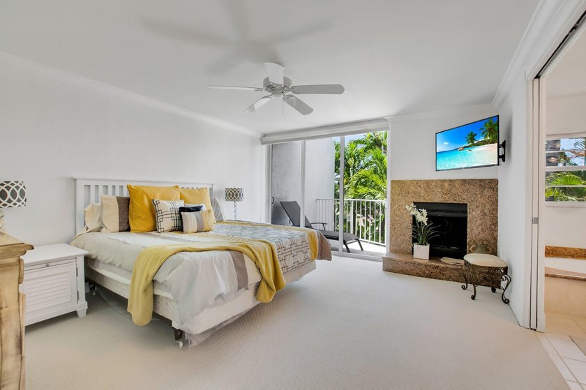 This Gorgeous Townhome is located between the ocean and - photo 36