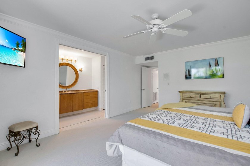 This Gorgeous Townhome is located between the ocean and - photo 37