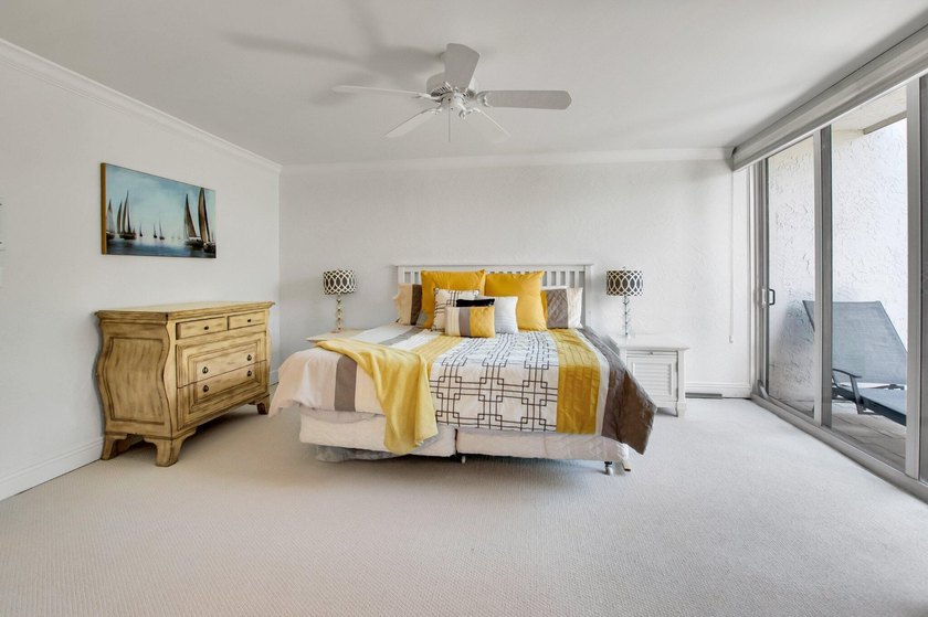 This Gorgeous Townhome is located between the ocean and - photo 38