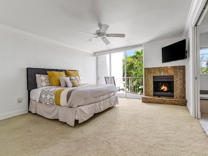 This Gorgeous Townhome is located between the ocean and - photo 39