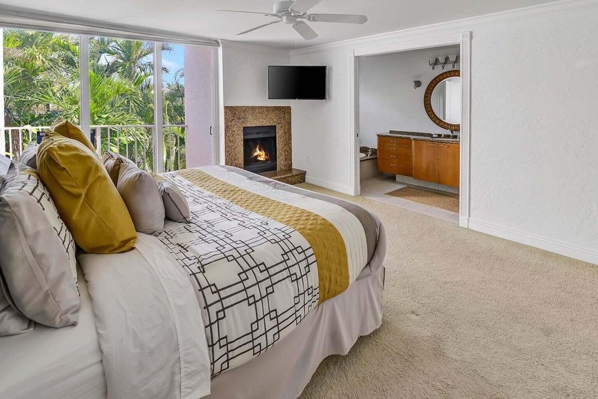 This Gorgeous Townhome is located between the ocean and - photo 40