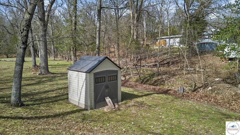 Lake of the Ozarks retreat located in the desirable Keithley's - photo 41