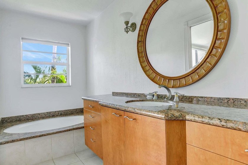 This Gorgeous Townhome is located between the ocean and - photo 42
