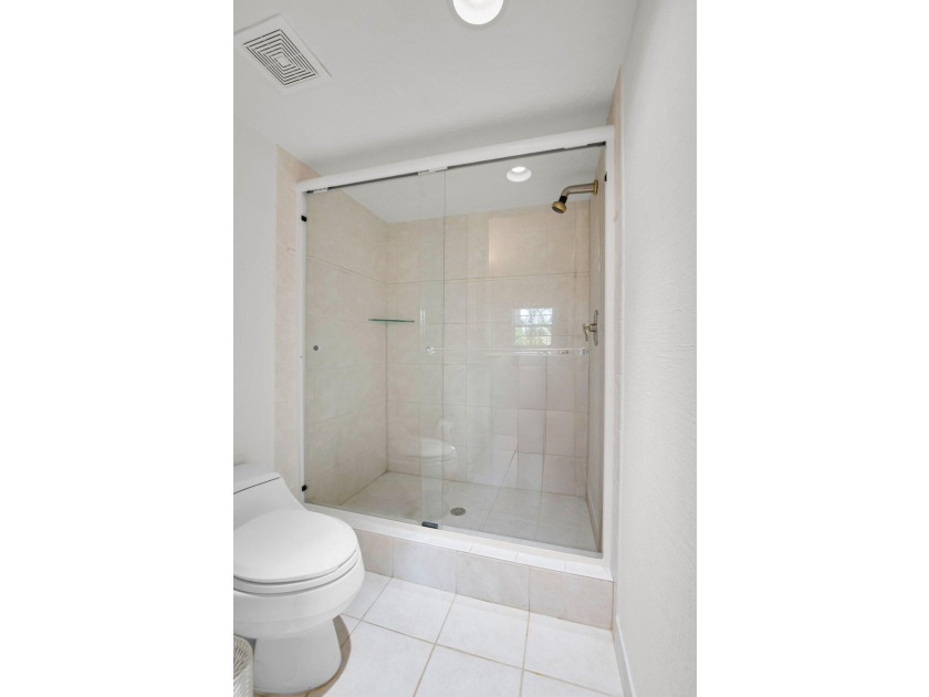 This Gorgeous Townhome is located between the ocean and - photo 43