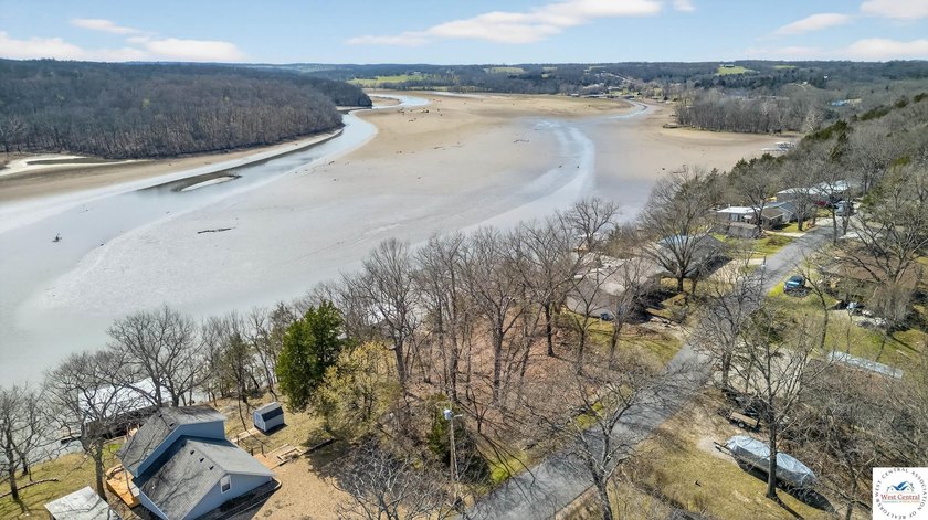 Lake of the Ozarks retreat located in the desirable Keithley's - photo 49