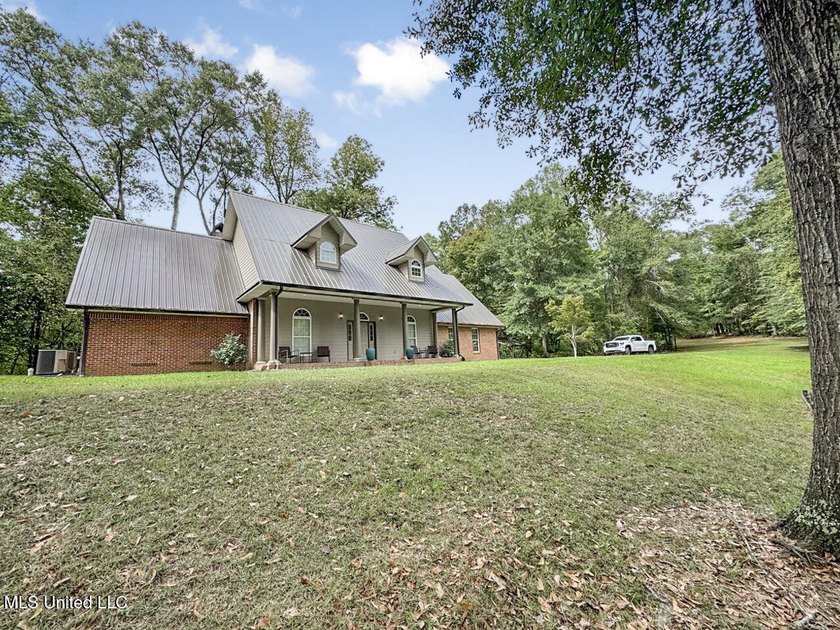Welcome to 52 Ogden Road, your private getaway in the Kingston - photo 2