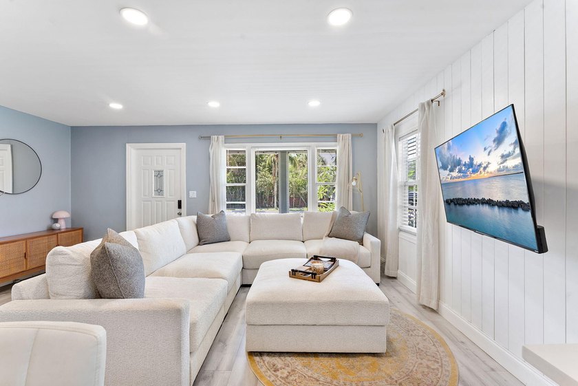 Beautifully renovated 2-bedroom, 2-bath home with a flex room in - photo 6