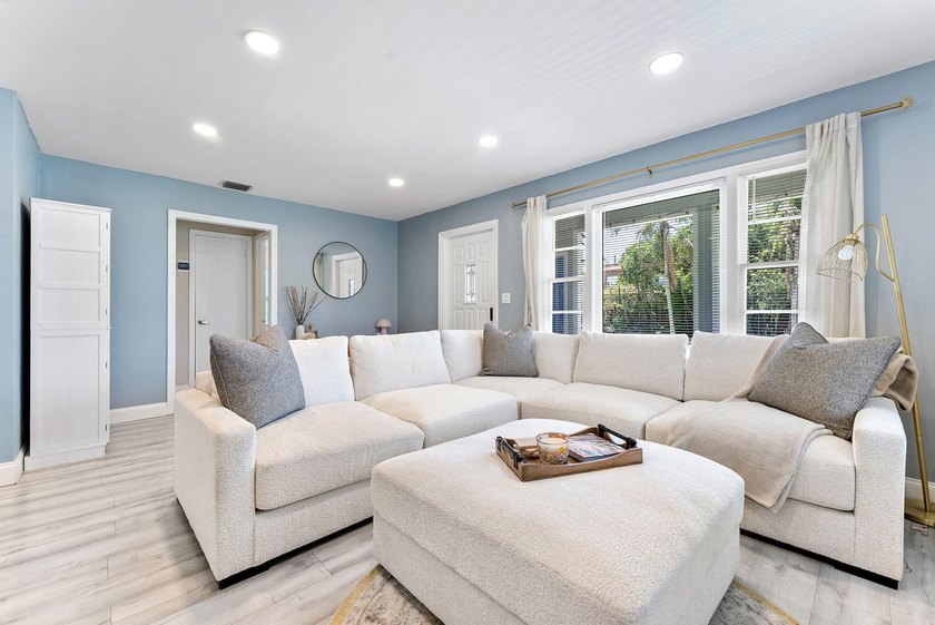 Beautifully renovated 2-bedroom, 2-bath home with a flex room in - photo 7