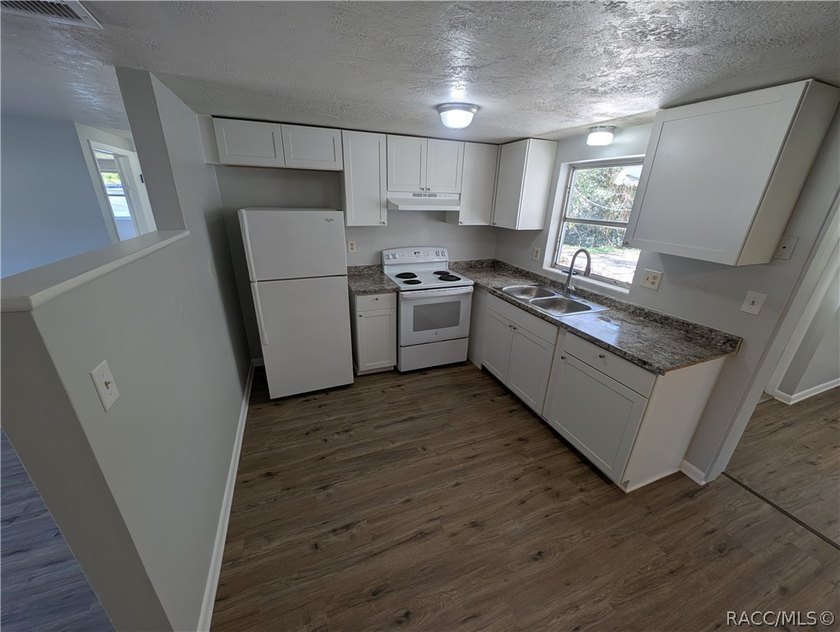 MOVE-IN READY GEM IN THE HEART OF BEVERLY HILLS! Discover the - photo 11