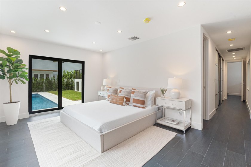 Classic Fort Lauderdale meets modern luxury in this beautifully - photo 15
