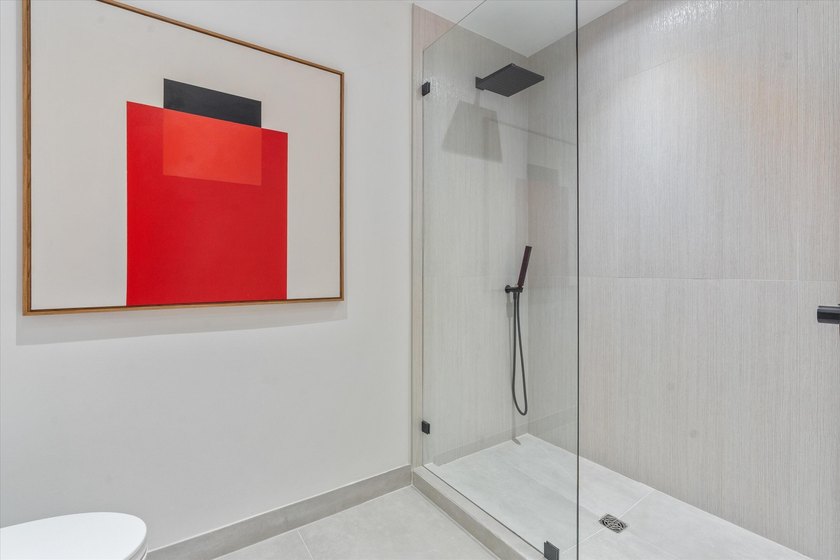 Classic Fort Lauderdale meets modern luxury in this beautifully - photo 23