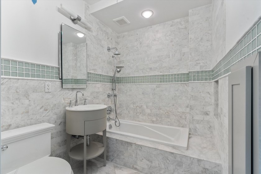 Classic Fort Lauderdale meets modern luxury in this beautifully - photo 25