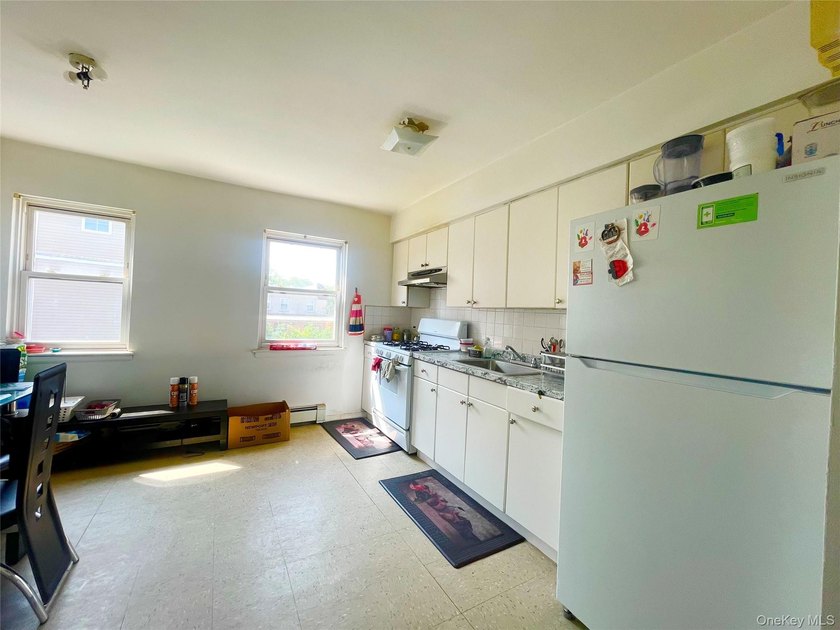 Lovely, sunny, two-family house. Close to supermarket, school - photo 8