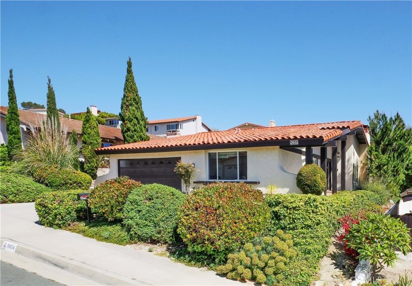 Nestled on a quiet street at the heart of the Palos Verdes - photo 2