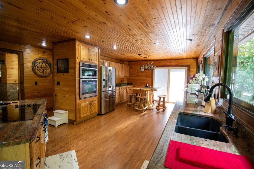 Welcome to a truly extraordinary mountain retreat that offers - photo 11