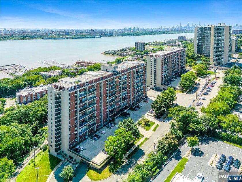 Welcome to Horizon House, one of Fort Lee's premier full-service - photo 3