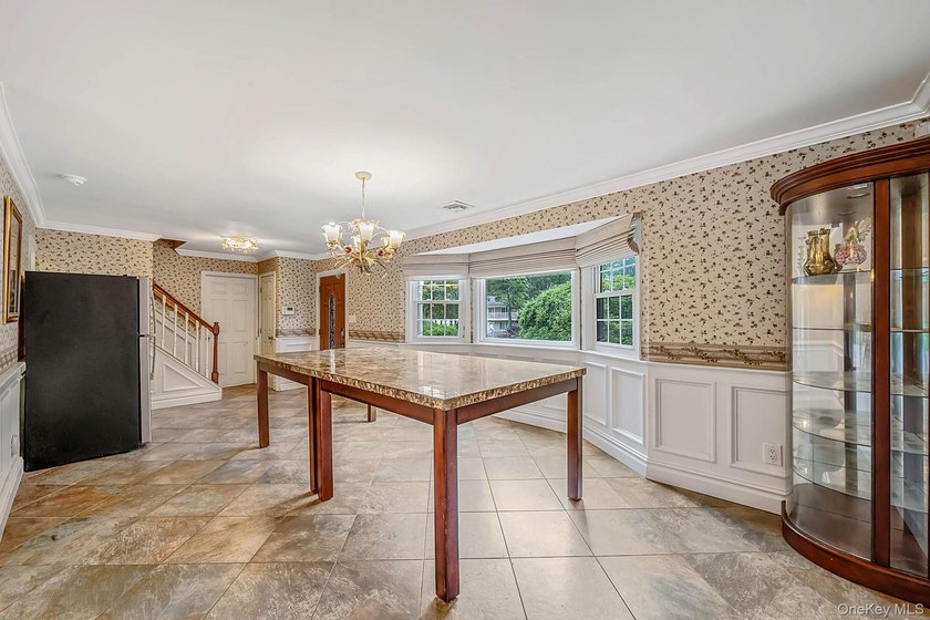 Welcome to this beautifully maintained 4-bedroom, 3-full bath - photo 4