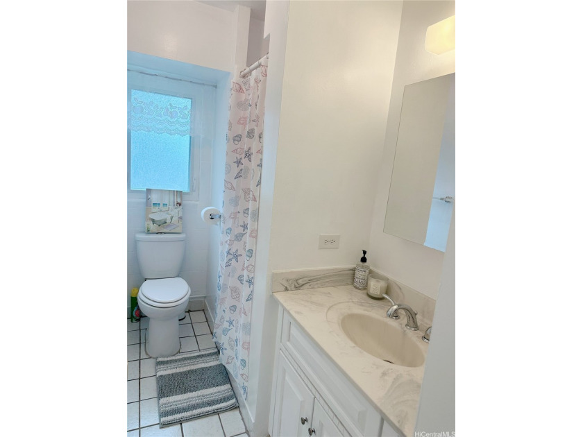 Beautiful and versatile 2-bedroom, 1.5-bath corner unit with a - photo 13
