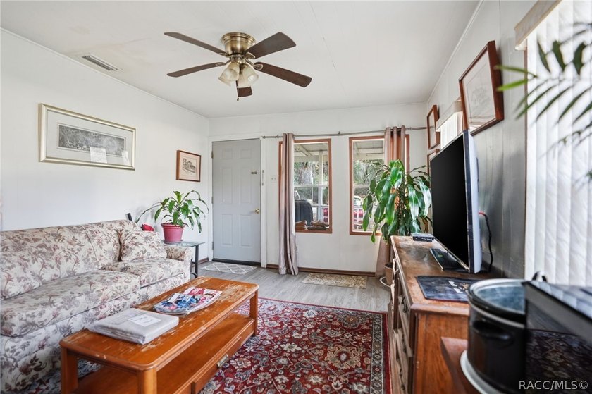 INCOME PRODUCING PROPERTY. TOTAL OF 5 SEPERATE HOUSES!!! House 2 - photo 13