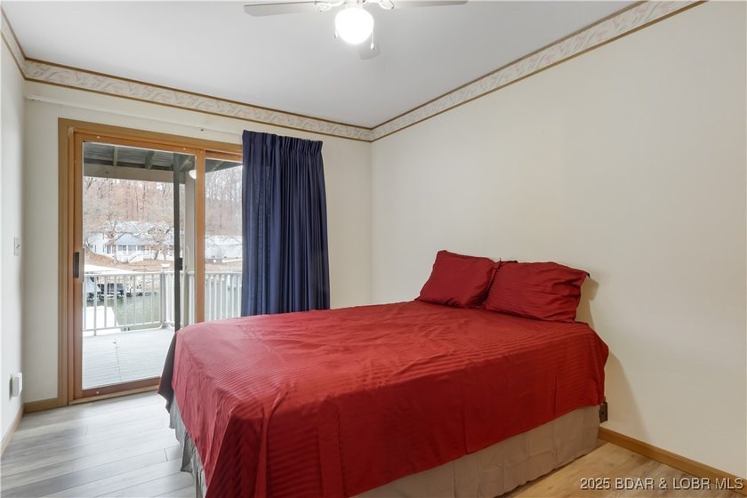 BACK ON THE MARKET!! Well-maintained waterfront home located in - photo 21