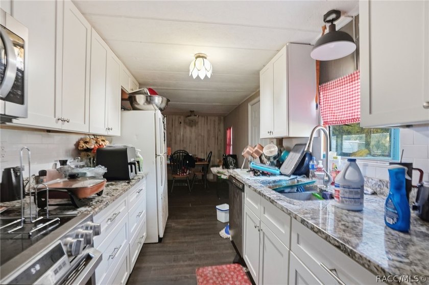 INCOME PRODUCING PROPERTY. TOTAL OF 5 SEPERATE HOUSES!!! House 2 - photo 23