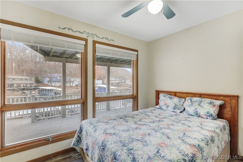 BACK ON THE MARKET!! Well-maintained waterfront home located in - photo 26