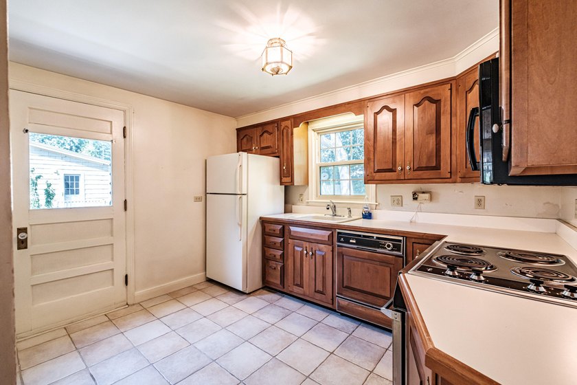 Welcome to 38 Lucas Street in Portland, Maine! This home offers - photo 27