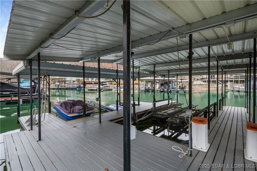 BACK ON THE MARKET!! Well-maintained waterfront home located in - photo 31