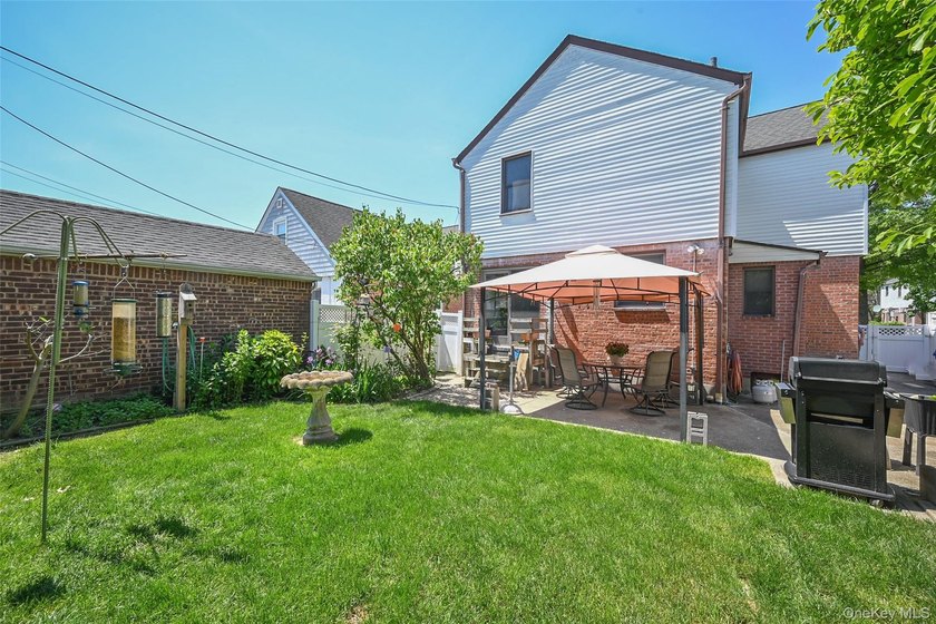 Beautifully maintained detached Colonial in sought-after Bayside - photo 16