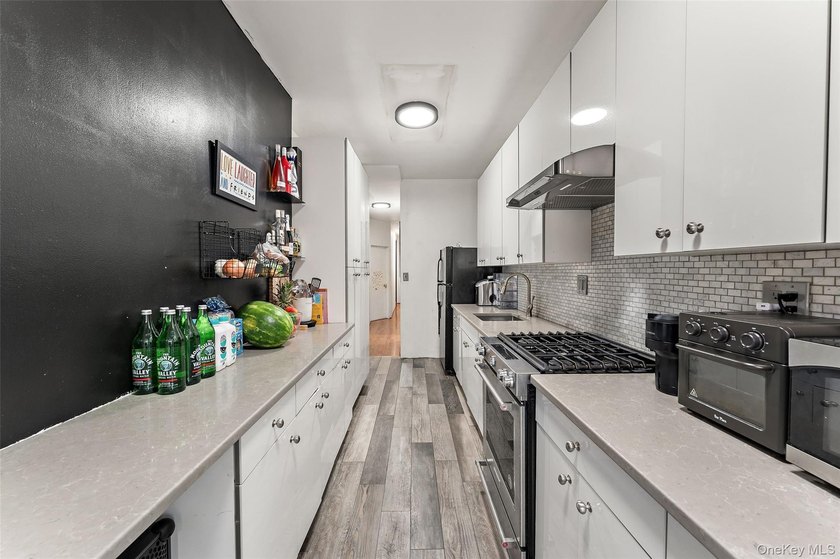 Opportunity knocks in the Pelham Bay section of the Bronx! This - photo 8