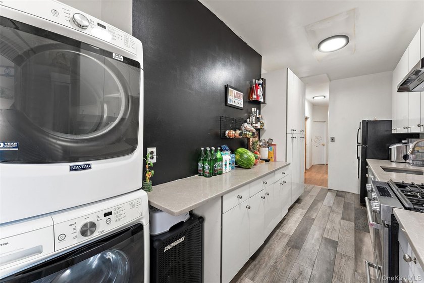 Opportunity knocks in the Pelham Bay section of the Bronx! This - photo 9
