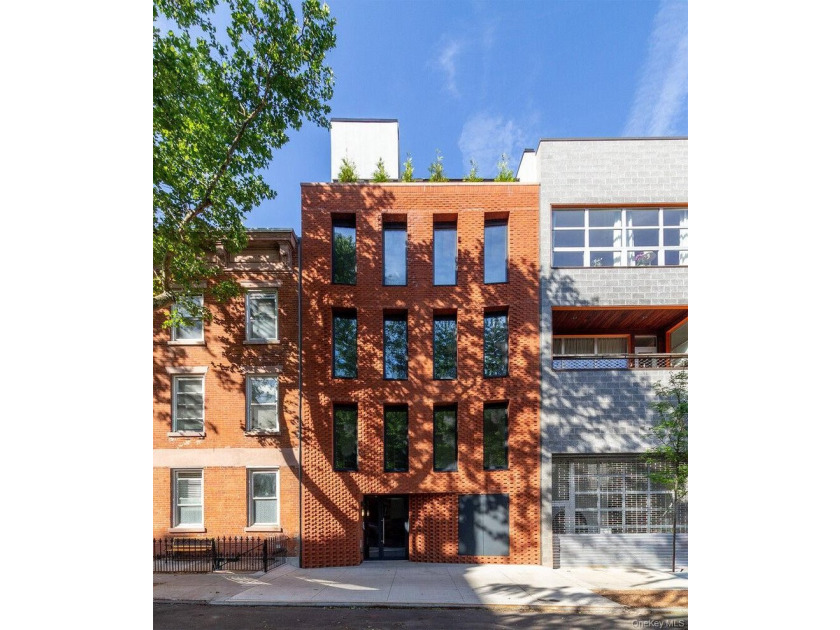 Residence 1 at 76 North 8th Street is a one-of-a-kind garden - photo 9