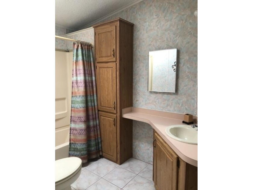 Immaculate and in great condition home on a beautiful lot in the - photo 13