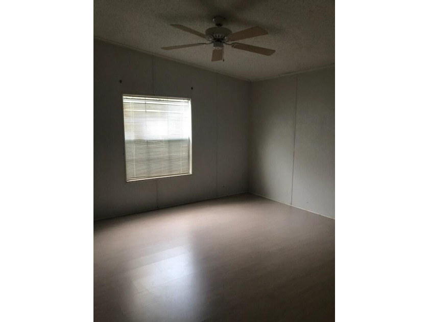 Immaculate and in great condition home on a beautiful lot in the - photo 14