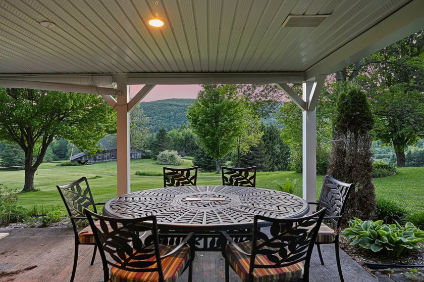 Perchee sur la colline Spring Hill, cette propriete privee - photo 5