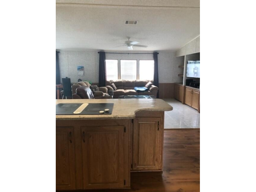 Immaculate and in great condition home on a beautiful lot in the - photo 16