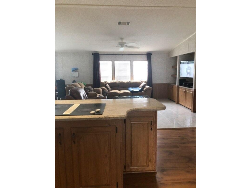 Immaculate and in great condition home on a beautiful lot in the - photo 18