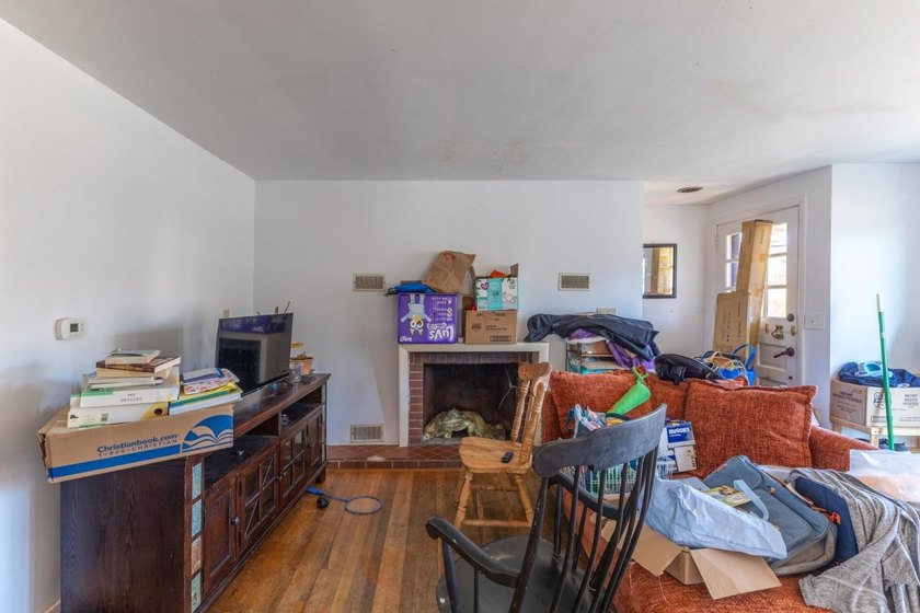 Welcome to this inviting 3-bedroom, 1-bathroom ranch-style home - photo 5