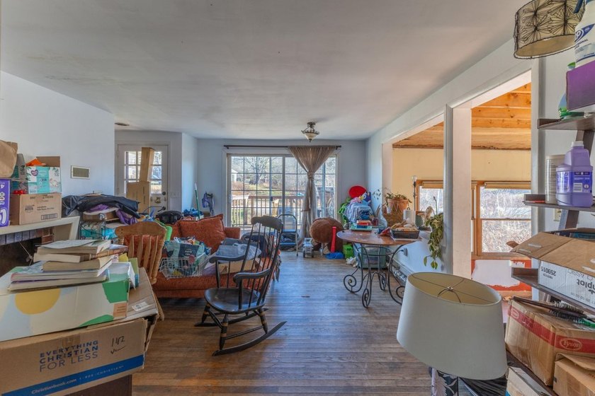 Welcome to this inviting 3-bedroom, 1-bathroom ranch-style home - photo 6